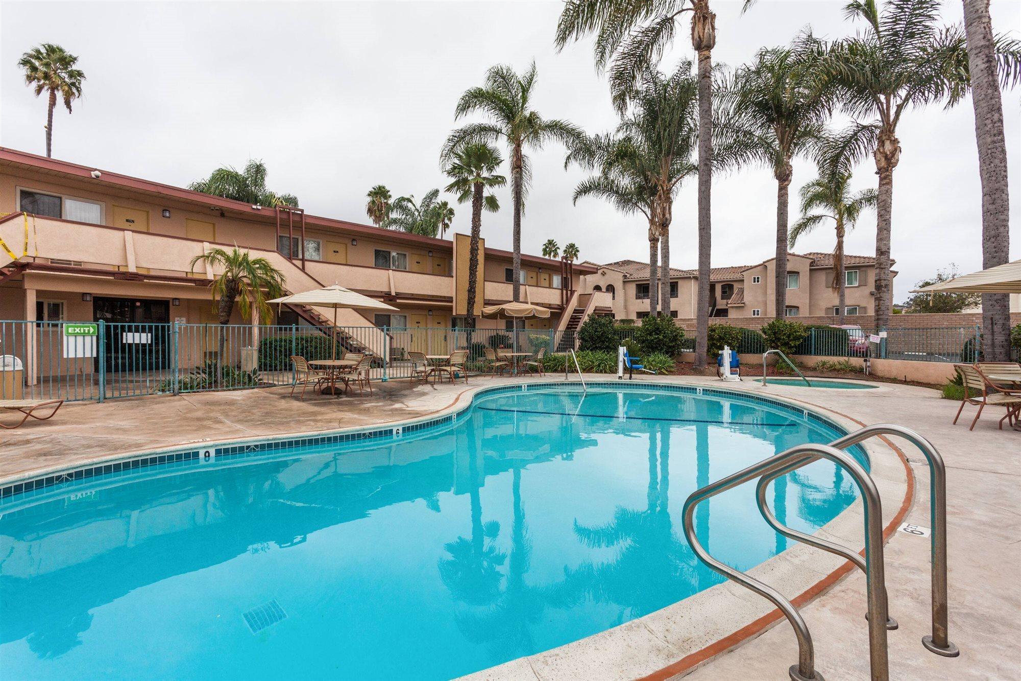 Super 8 By Wyndham Oceanside Marty'S Valley Inn Luaran gambar