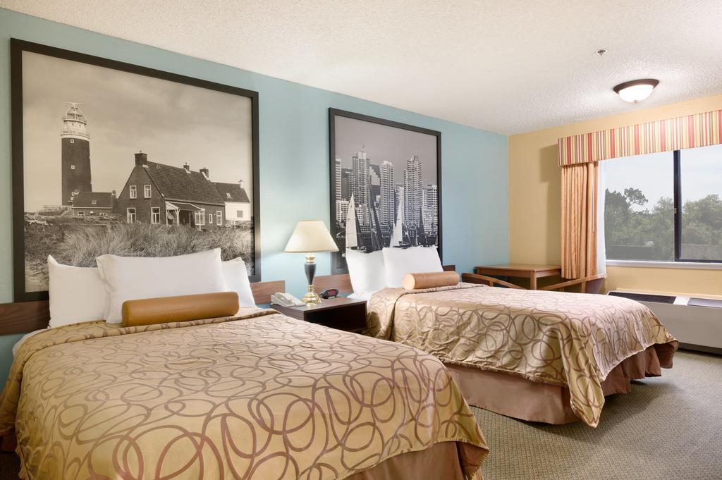 Super 8 By Wyndham Oceanside Marty'S Valley Inn Bilik gambar