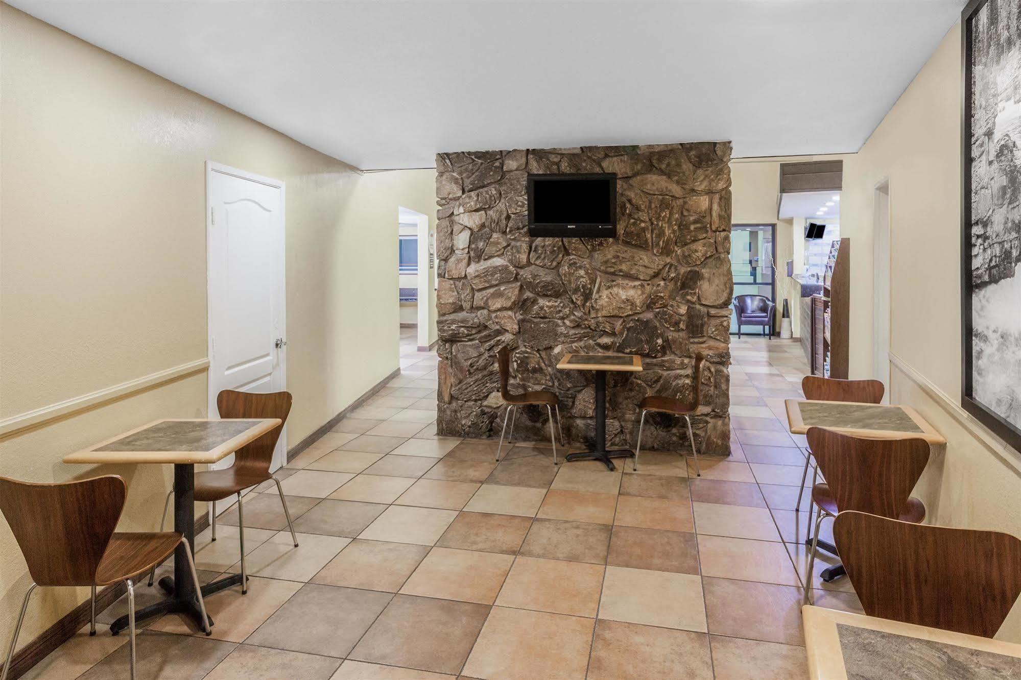 Super 8 By Wyndham Oceanside Marty'S Valley Inn Luaran gambar