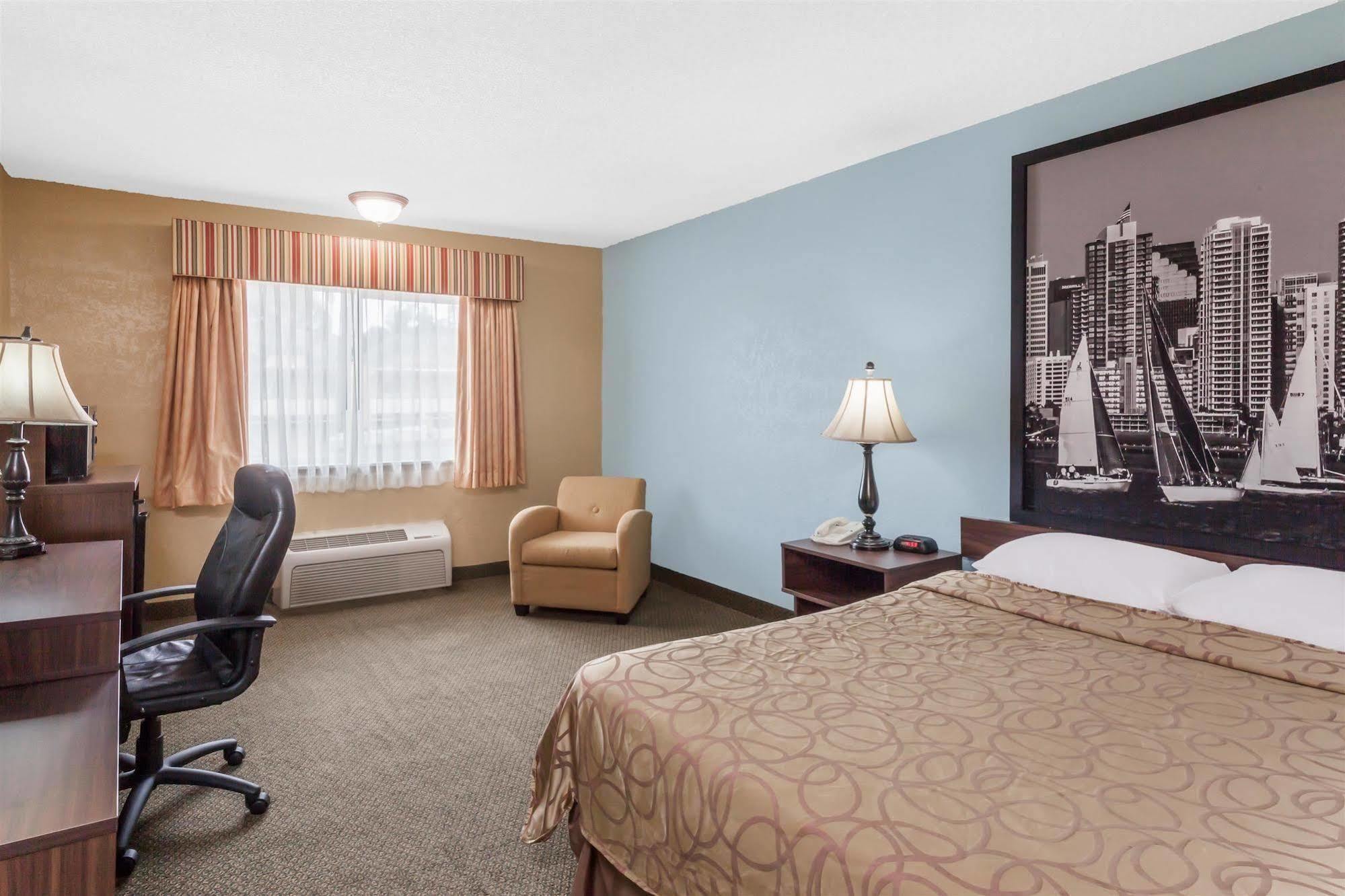 Super 8 By Wyndham Oceanside Marty'S Valley Inn Luaran gambar