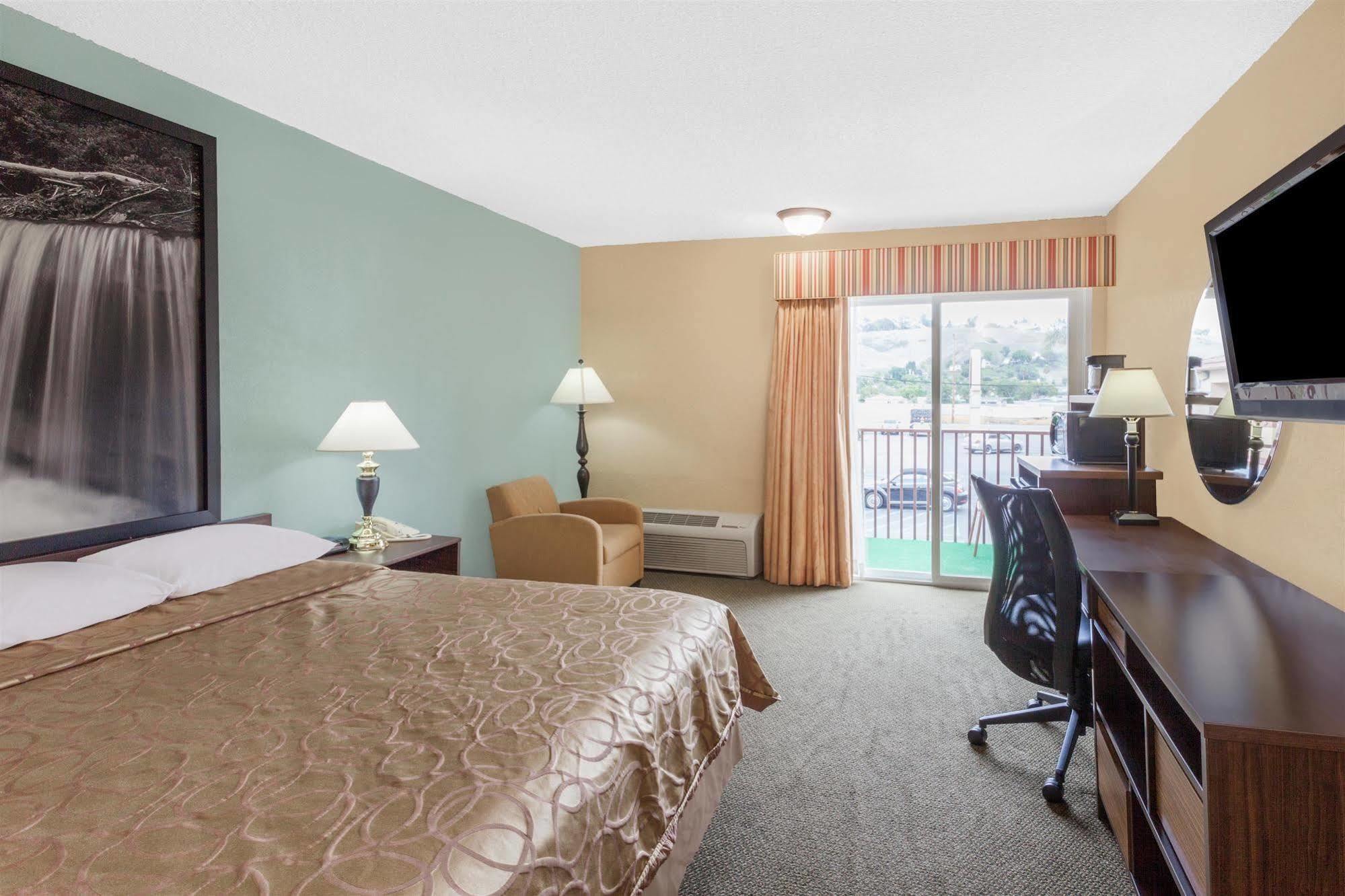 Super 8 By Wyndham Oceanside Marty'S Valley Inn Luaran gambar