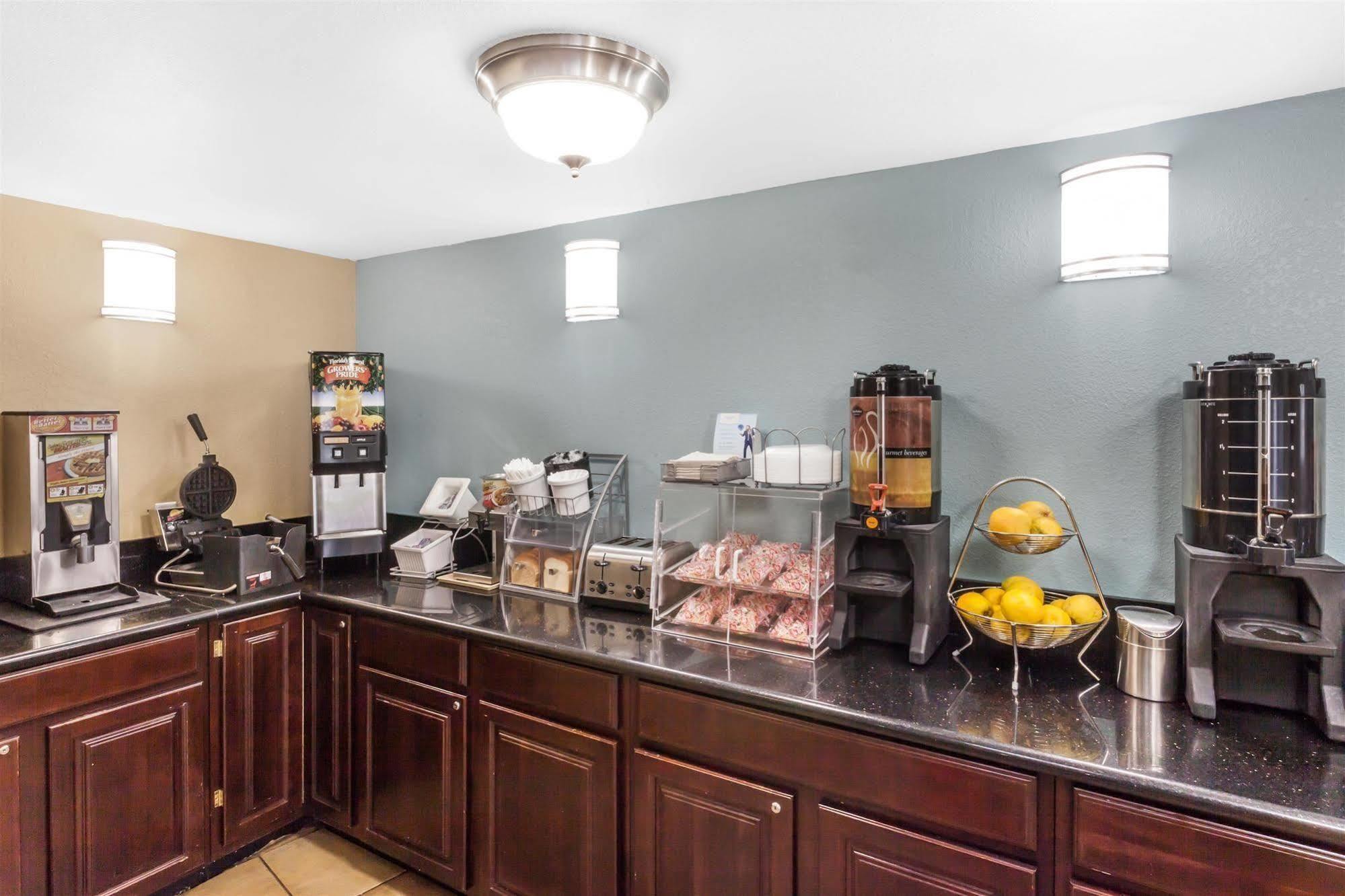 Super 8 By Wyndham Oceanside Marty'S Valley Inn Luaran gambar