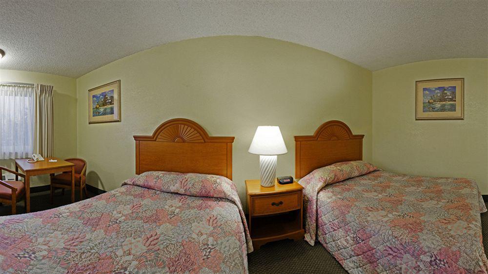 Super 8 By Wyndham Oceanside Marty'S Valley Inn Luaran gambar