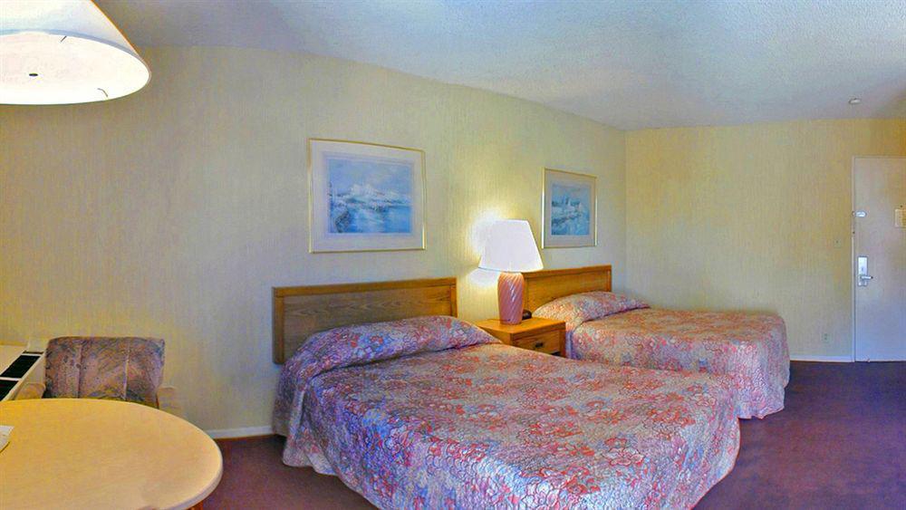 Super 8 By Wyndham Oceanside Marty'S Valley Inn Luaran gambar